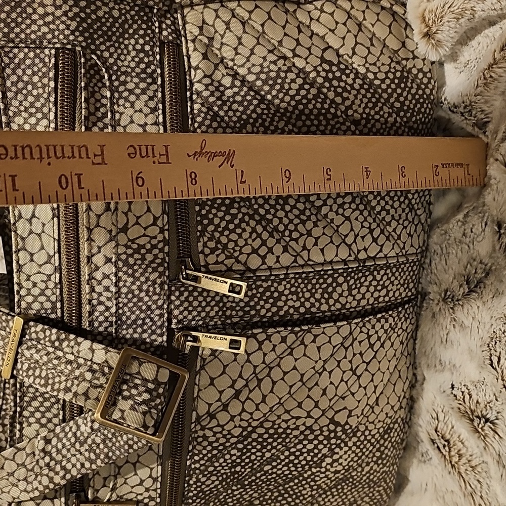Travelon Crossbody Bag Like New Condition - Picture 4 of 13